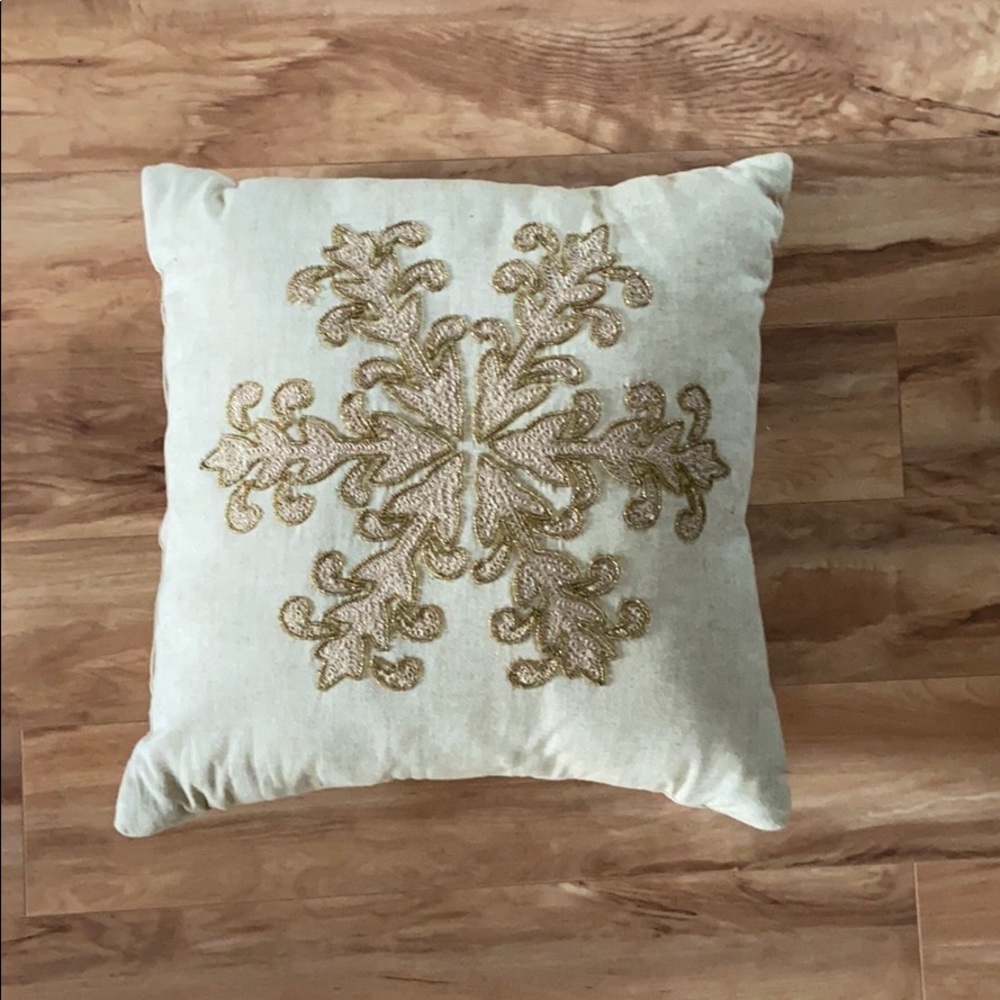 Square decorative pillow - Picture 5 of 8